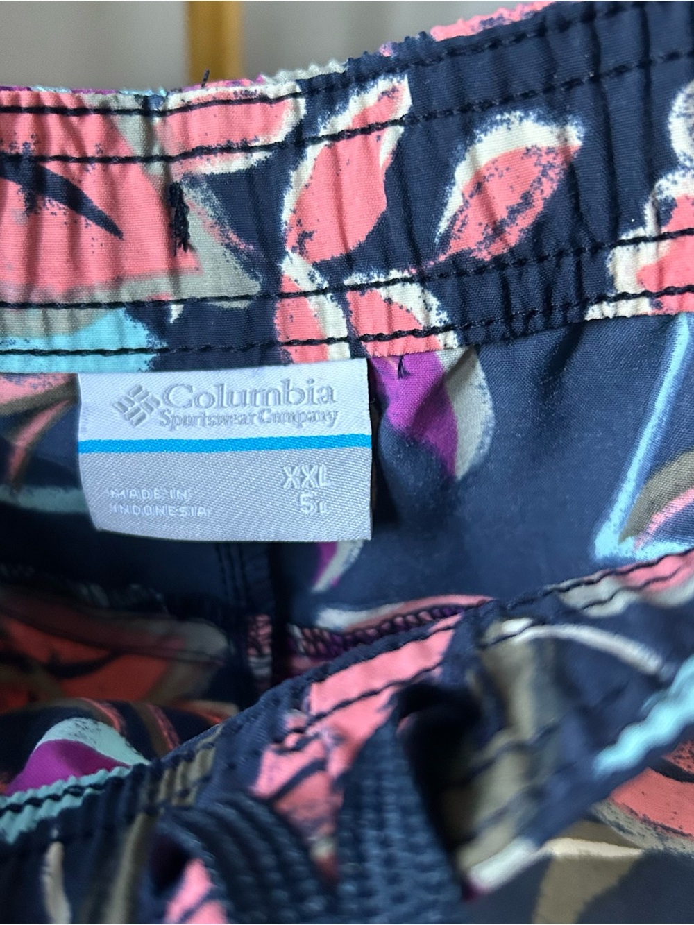 Columbia Vibrant floral Women's Women's Sandy River Shorts II 5” inseam size XXL - Picture 3 of 5